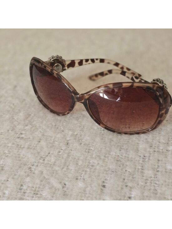 Accessories - Tortoise sunglasses with rhinestones embellishment